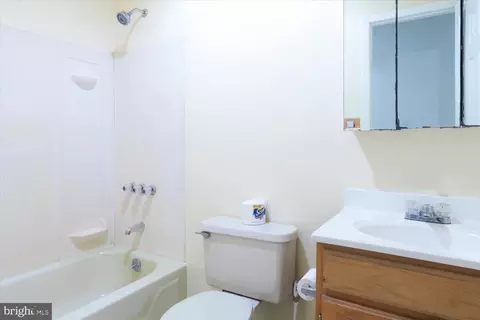 105 8th St SE, Washington, DC 20003 photo 48