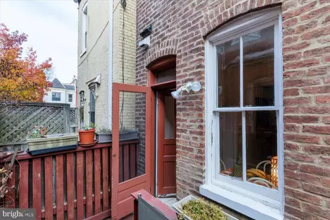 105 8th St SE, Washington, DC 20003 photo 27