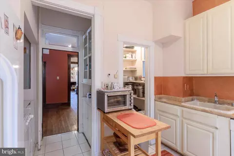 105 8th St SE, Washington, DC 20003 photo 25