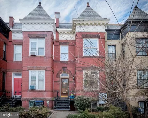 105 8th St SE, Washington, DC 20003