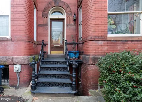 105 8th St SE, Washington, DC 20003 photo 2