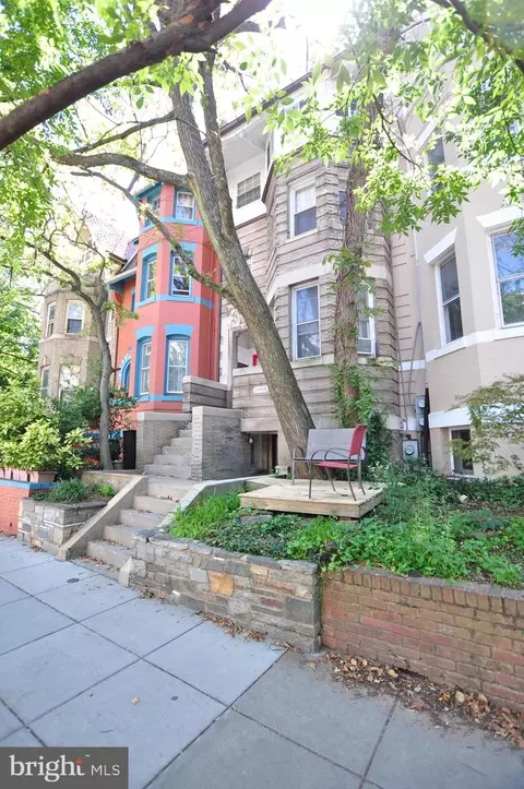 Exterior - 1904 Calvert St NW, Washington, DC 20009 photo 6 of 10