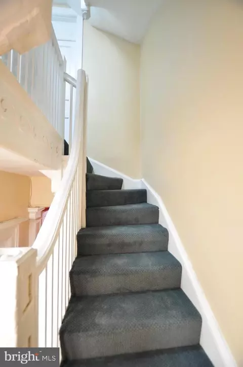 Entry Way - 1904 Calvert St NW, Washington, DC 20009 photo 2 of 13