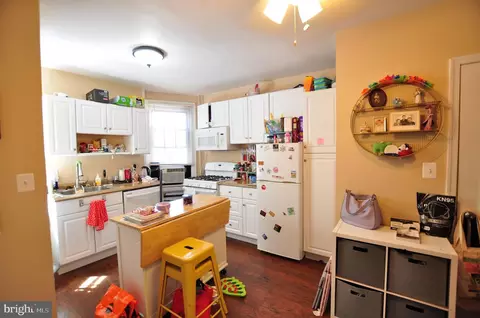Kitchen - 1904 Calvert St NW, Washington, DC 20009 photo 5 of 9