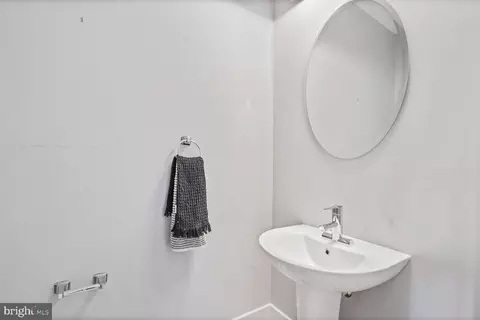 611 M St NE #4, Washington, DC 20002 photo 23