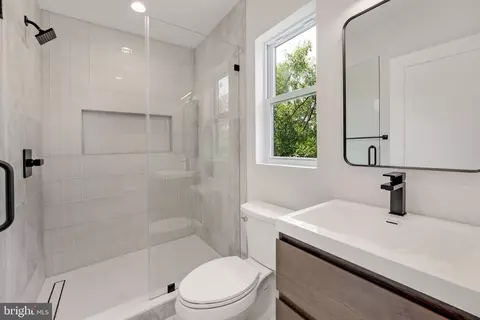 33 T St NE, Washington, DC 20002 photo 27