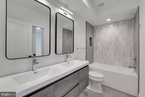33 T St NE, Washington, DC 20002 photo 32