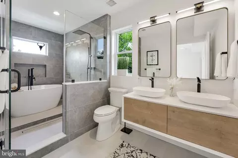33 T St NE, Washington, DC 20002 photo 4