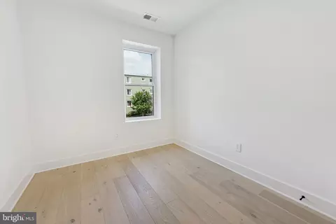 33 T St NE, Washington, DC 20002 photo 28
