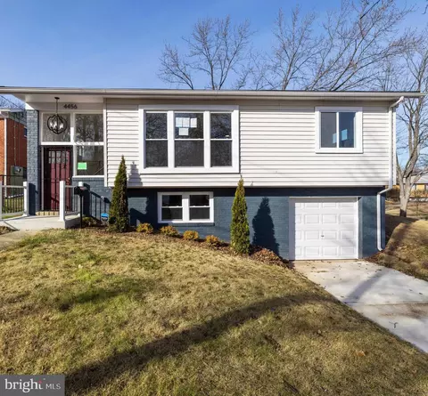 4456 Hilltop Ter SE, Washington, DC 20019