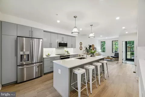 1832 Bay St SE #1, Washington, DC 20003