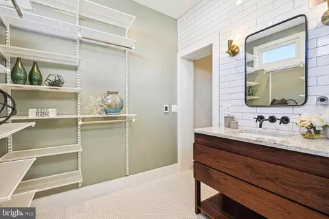 Bath - 619 14th St NE, Washington, DC 20002 photo 3 of 6