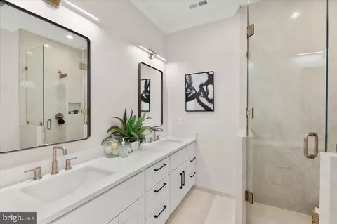 55 R St NW, Washington, DC 20001 photo 34