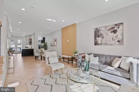 55 R St NW, Washington, DC 20001 photo 3