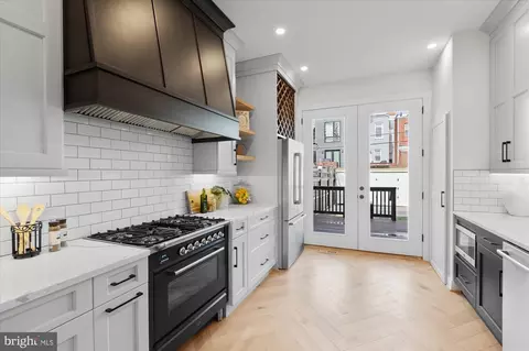 55 R St NW, Washington, DC 20001 photo 16