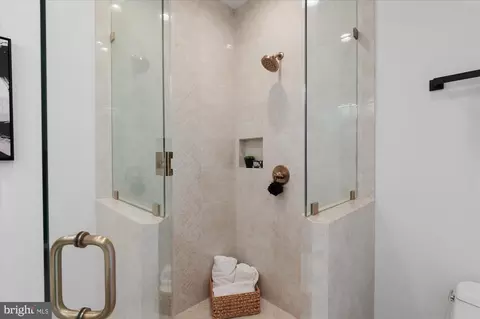 55 R St NW, Washington, DC 20001 photo 36