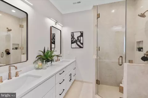 55 R St NW, Washington, DC 20001 photo 35