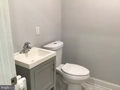 213 NE Adams St NE, Washington, DC 20002 photo 9