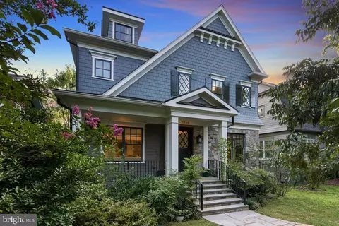 5304 Dorsett Pl NW, Washington, DC 20016