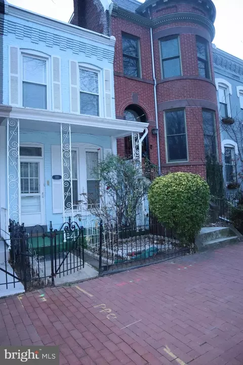 1111 C St NE, Washington, DC 20002 photo 2