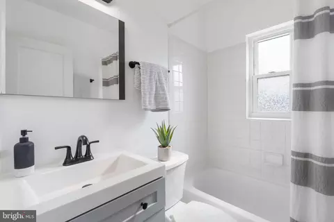 Bath - 1645 Lang Pl NE, Washington, DC 20002 photo 2 of 2