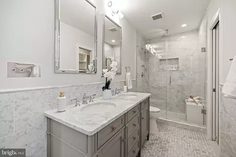 Bath - 3625 Everett St NW, Washington, DC 20008 photo 3 of 9