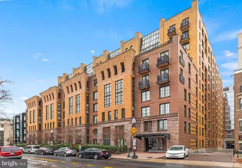 910 M St NW #702, Washington, DC 20001