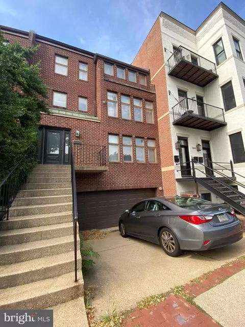 502 C St NE, Washington, DC 20002 photo 1