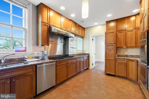 1010 Main Dr NW, Washington, DC 20012 photo 11