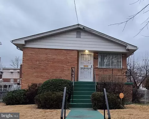 120 49th St NE, Washington, DC 20019