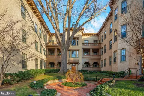1527 30th St NW #B21, Washington, DC 20007