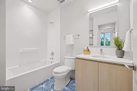 207 NE 8th St NE #2, Washington, DC 20002 photo 17