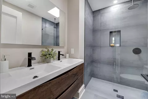922 5th St NE, Washington, DC 20002 photo 18