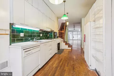 310 C St SE, Washington, DC 20003 photo 6