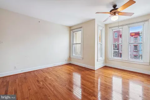 310 C St SE, Washington, DC 20003 photo 9
