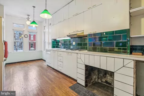 310 C St SE, Washington, DC 20003 photo 7