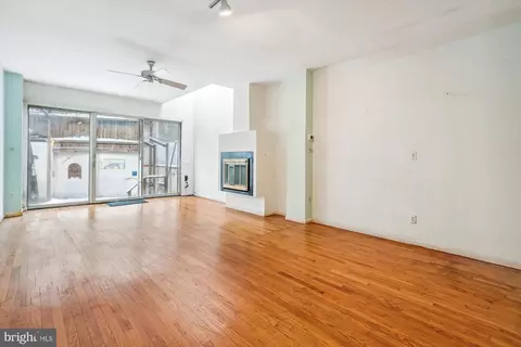 310 C St SE, Washington, DC 20003 photo 3