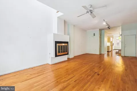310 C St SE, Washington, DC 20003 photo 5