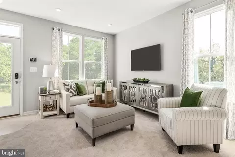 6820 General Davis Dr NW, Washington, DC 20012 photo 2
