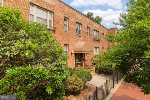 105 6th St SE #B1, Washington, DC 20003