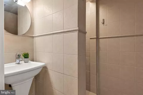 816 10th St NE, Washington, DC 20002 photo 9