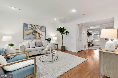 816 10th St NE, Washington, DC 20002 photo 2