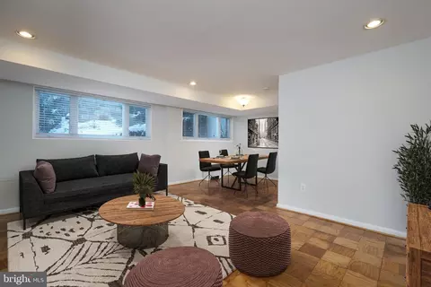 2400 41st St NW #214, Washington, DC 20007