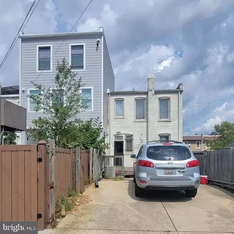 1427 D St NE, Washington, DC 20002