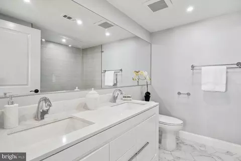 915 E Street St NW #1015, Washington, DC 20004 photo 17