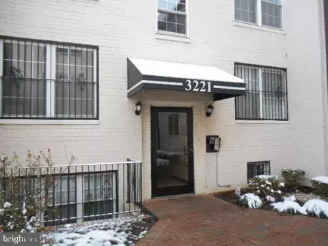 3221 8th St SE #8, Washington, DC 20032