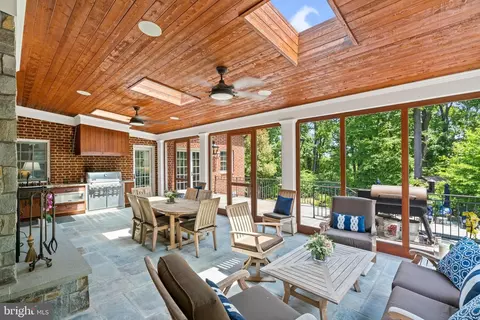 2601 Foxhall Rd NW, Washington, DC 20007 photo 17