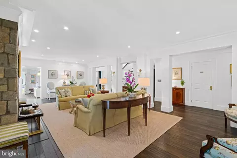2601 Foxhall Rd NW, Washington, DC 20007 photo 5