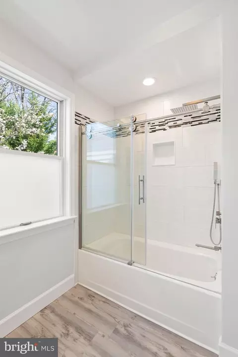 Bath - 4815 Calvert St NW, Washington, DC 20007 photo 13 of 17