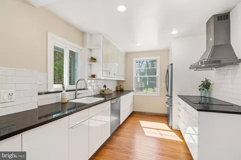 Kitchen - 4815 Calvert St NW, Washington, DC 20007 photo 4 of 9